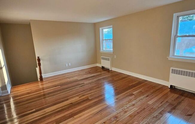 2 beds, 1 bath, 750 sqft, $2,195, Unit B-10