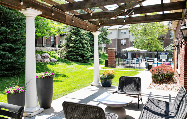 Outdoor Lounge Area at The Landings in Bellevue, NE