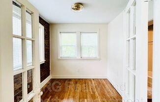 373 MORELAND AVE NE
