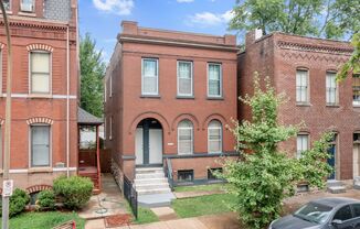 1st Floor 2-bedroom under $1,000/m in Benton Park, Pet-friendly, Off-street parking, Laundry, and more