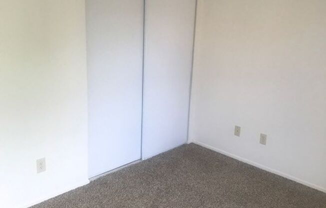 2 beds, 1 bath, $2,300, Unit APT 48-02