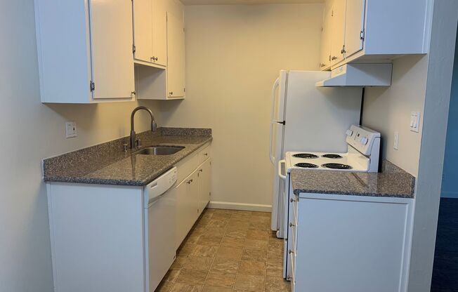 1 bed, 1 bath, 650 sqft, $1,595, Unit 16TH-201