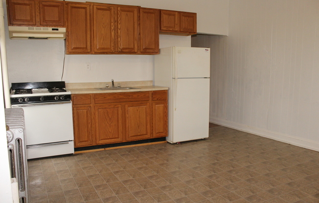 1 bed, 1 bath, 14 sqft, $900, Unit #1R