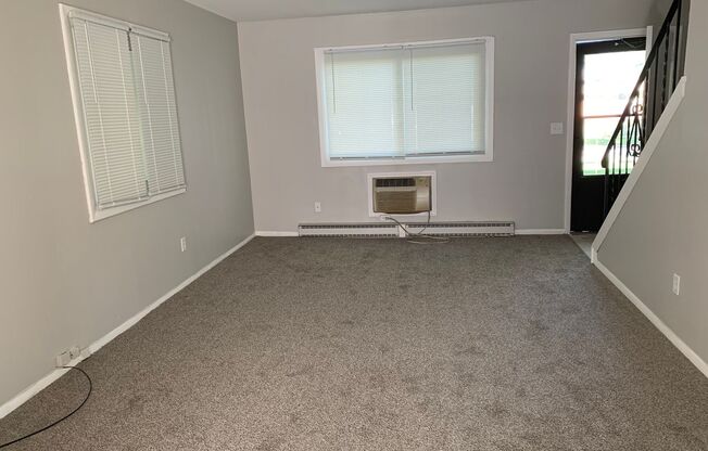 2 beds, 1 bath, 990 sqft, $1,450, Unit 18