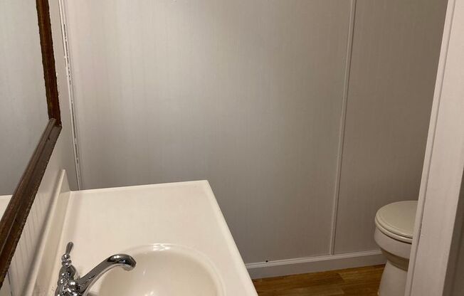 1 bed, 1 bath, $825, Unit Unit 2