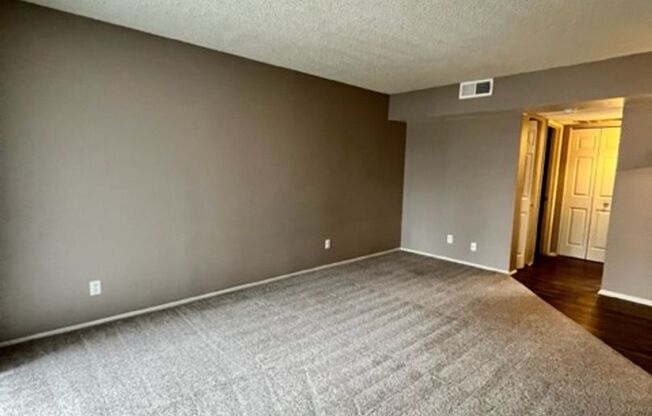 1 bed, 1 bath, 700 sqft, $1,595, Unit 36
