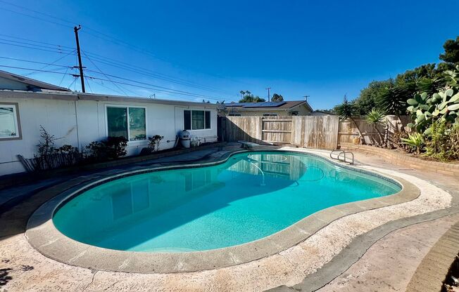 Charming 3 Bedroom 1 Bath House in Clairemont Mesa West with a Pool!