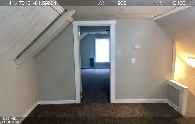 3 beds, 1 bath, 960 sqft, $1,350, Unit 3261 - UP Unit