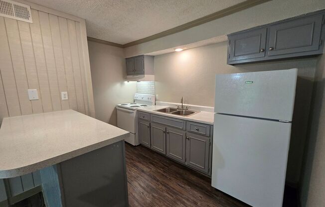 2 beds, 2 baths, 845 sqft, $1,100, Unit T205