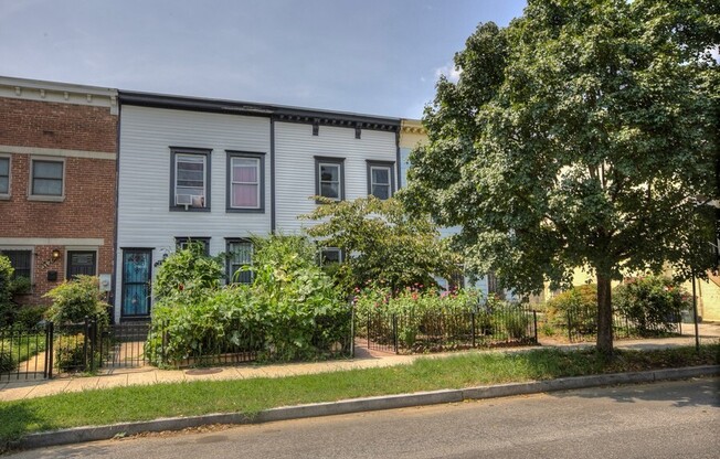1730 10 ST NW