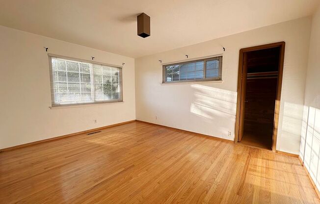 Coming Soon – Spacious 5-Bed Single Level Glenmoor Home