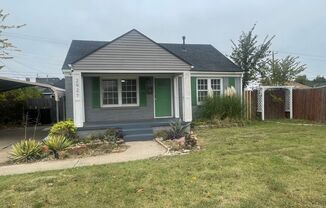 2 bed, 1 bath all updated and includes full size appliances! Walk to Uptown 23rd area!