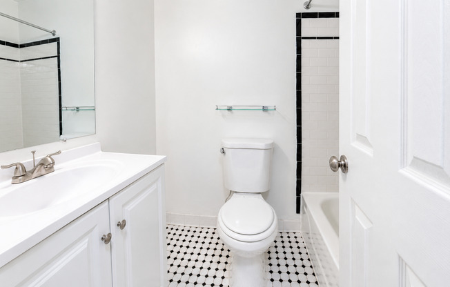 1 bed, 1 bath, $2,500, Unit 103