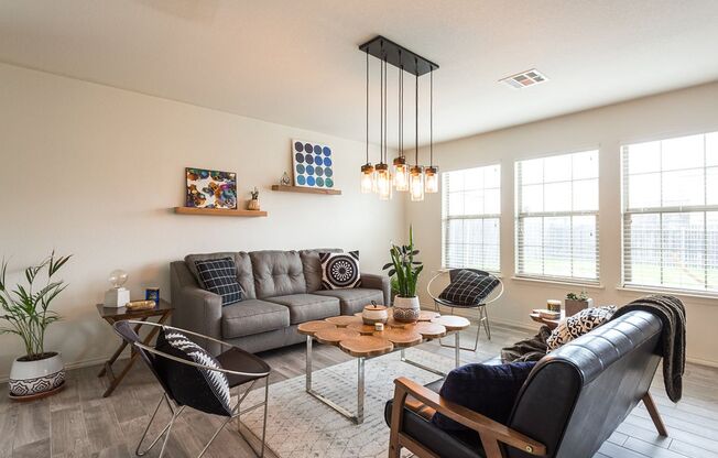 SOUTH AUSTIN COTTAGE CHARM!