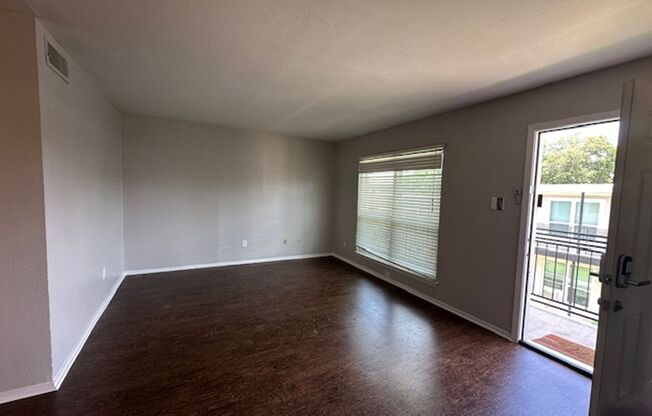 1 bed, 1 bath, 692 sqft, $1,135, Unit 20