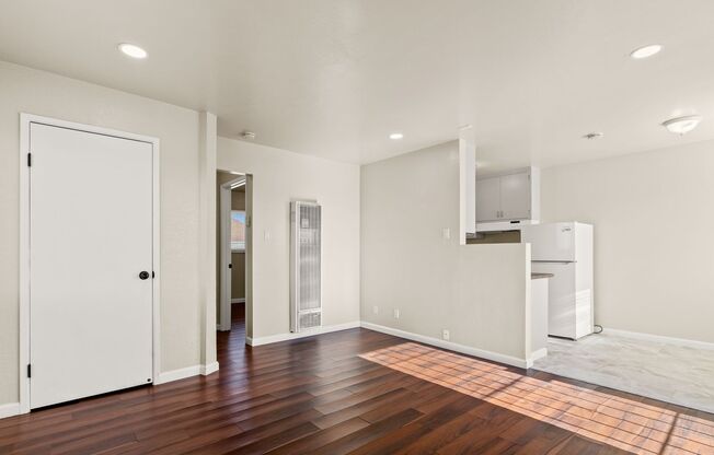 Remodeled 2BR Oakland Apartment w/ Parking & Utilities Included