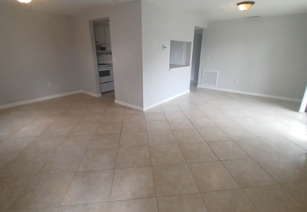 129 E CAMPHOR CIR