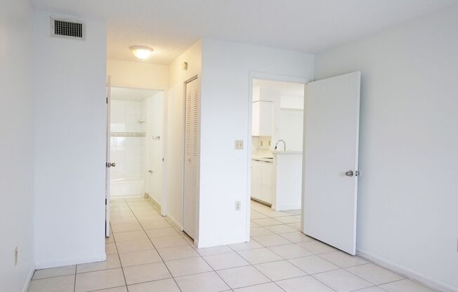 2 beds, 2 baths, $2,200, Unit Kendall Lake Towers