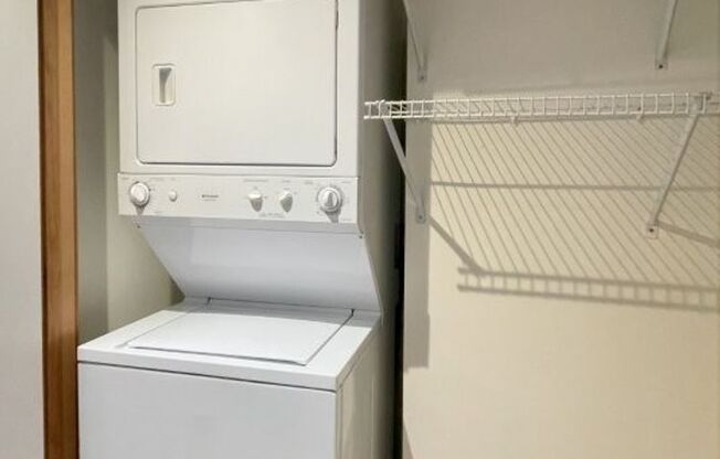 1 bed, 1 bath, 590 sqft, $1,300, Unit 221
