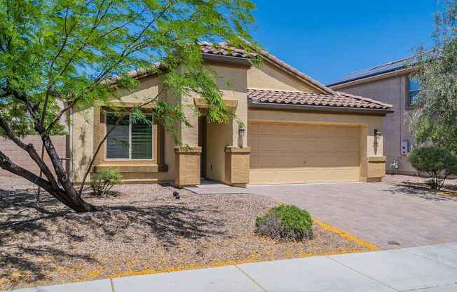 Stunning home in the desirable Saguaro Bloom