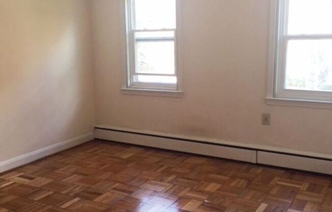 2 beds, 1 bath, 800 sqft, $1,695, Unit B21