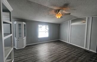 3 beds, 2 baths, $1,075, Unit Space 336