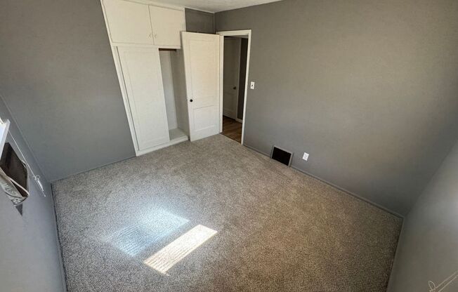 2 beds, 1 bath, $1,100