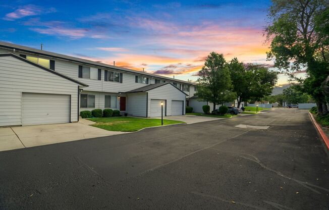 3 beds, 2 baths, 1,400 sqft, $1,700, Unit A