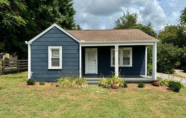 Nature Lovers - 3 Bed, 1 Bath Home w/ 1 Car Garage Close to Downtown Franklin