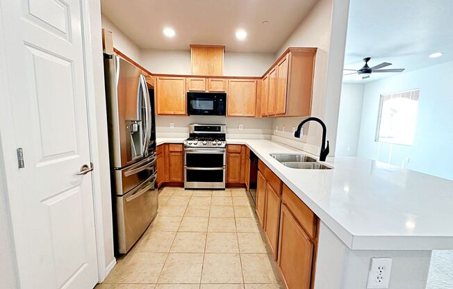 3 beds, 2 baths, $1,900, Unit # 2013