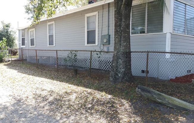3/1 Single Family Home Available now! 32204