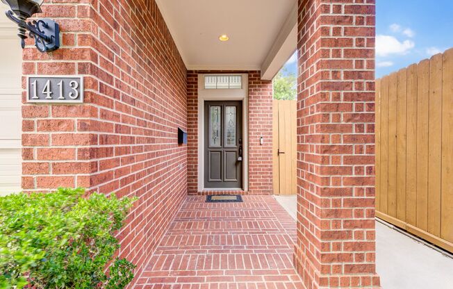 3 beds, 3/1 baths updated townhome in the heart of Montrose
