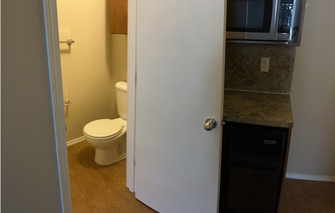 Studio, 1 bath, 150 sqft, $1,149, Unit 6D