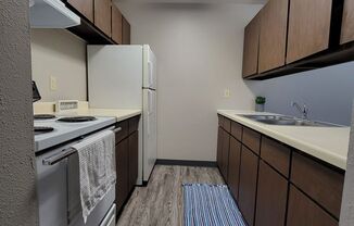 3 beds, 1 bath, 800 sqft, $879, Unit 57