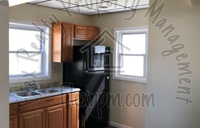 3 beds, 1 bath, $900