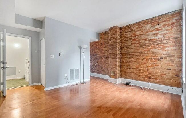 22 W 25th St