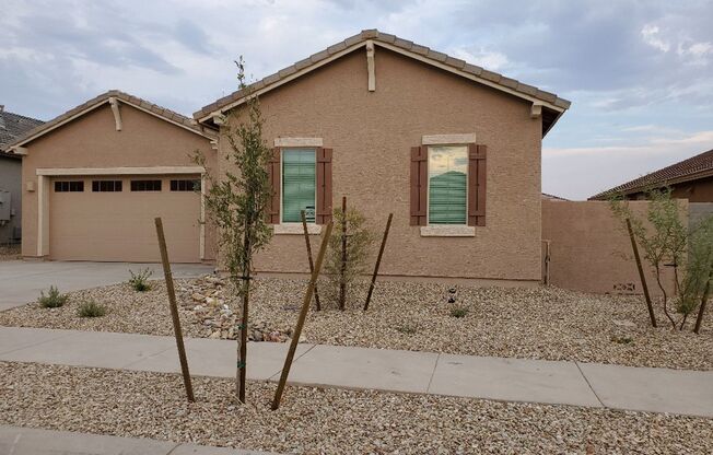 Spacious 3 Bedroom Home w/ 1 bedroom Castia!