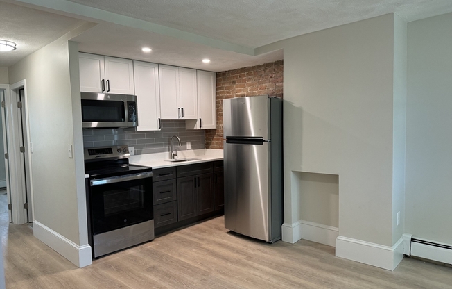 685 E 7 ST