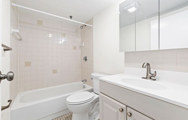 1 bed, 1 bath, 900 sqft, $3,200, Unit T309