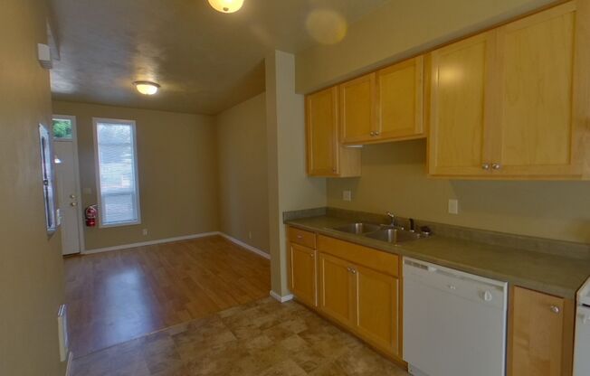 2 beds, 1 bath, $1,600, Unit 5