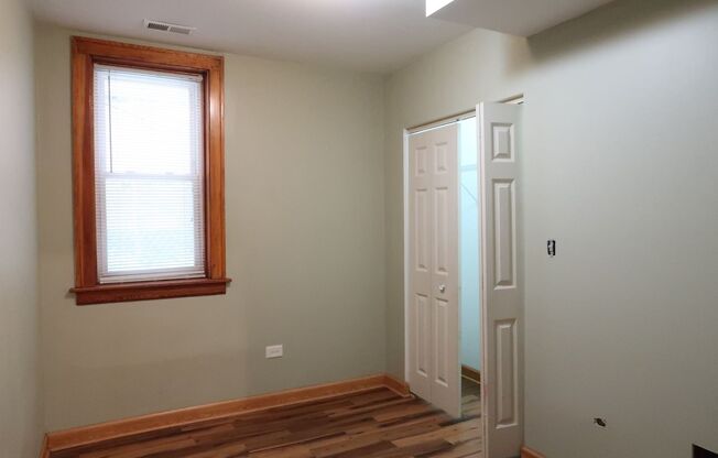 2 beds, 1 bath, $1,300, Unit Bsmt