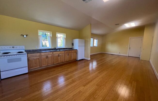 Studio, 1 bath, 792 sqft, $1,495, Unit Carriage House #1