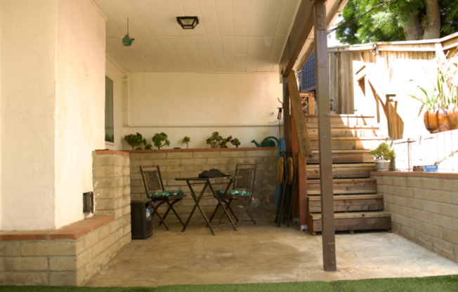 1551 MONMOUTH DR
