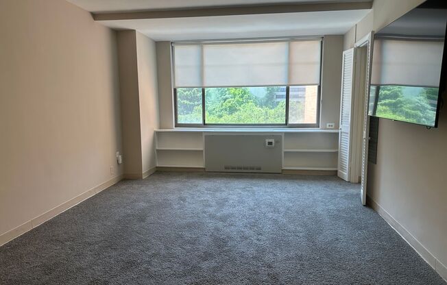 Rosslyn Studio | All Utilities Included | 1.5 Blocks to Metro