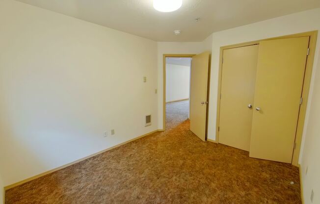 2 beds, 1 bath, $1,600, Unit 11