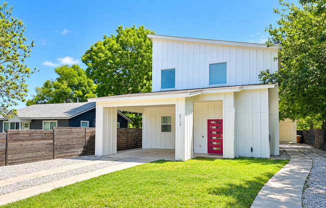 Modern 2 bed/2.5 bath Central Austin Home