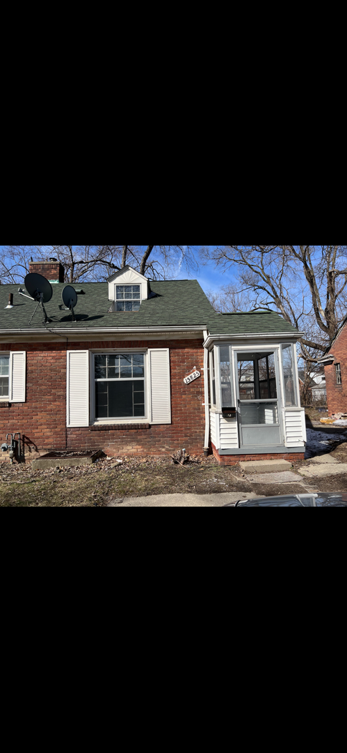 2 bedroom/ 1 bathroom Detroit's Westside Duplex!