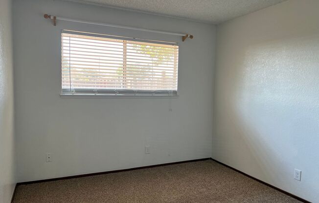 2 beds, 1 bath, 913 sqft, $1,750, Unit 9673 Lake Natoma Drive