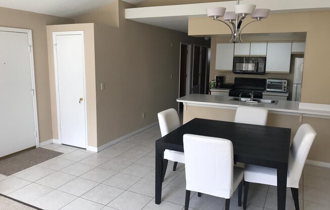 Beautiful 3 Bed 2 Bath Condo in Sweetwater Club