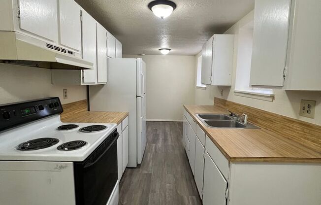 3 beds, 1 bath, $1,295, Unit 1250 Holman